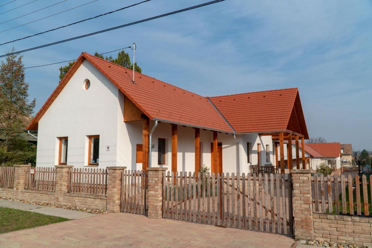 Kun Pista Vendégház Vertesboglar Exteriér fotografie