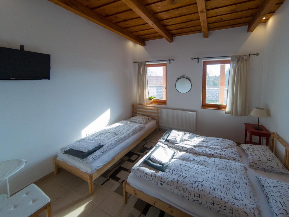 Kun Pista Vendégház Vertesboglar Exteriér fotografie