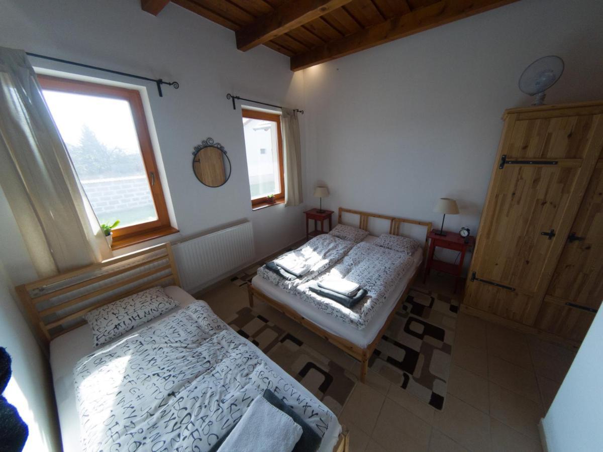 Kun Pista Vendégház Vertesboglar Exteriér fotografie