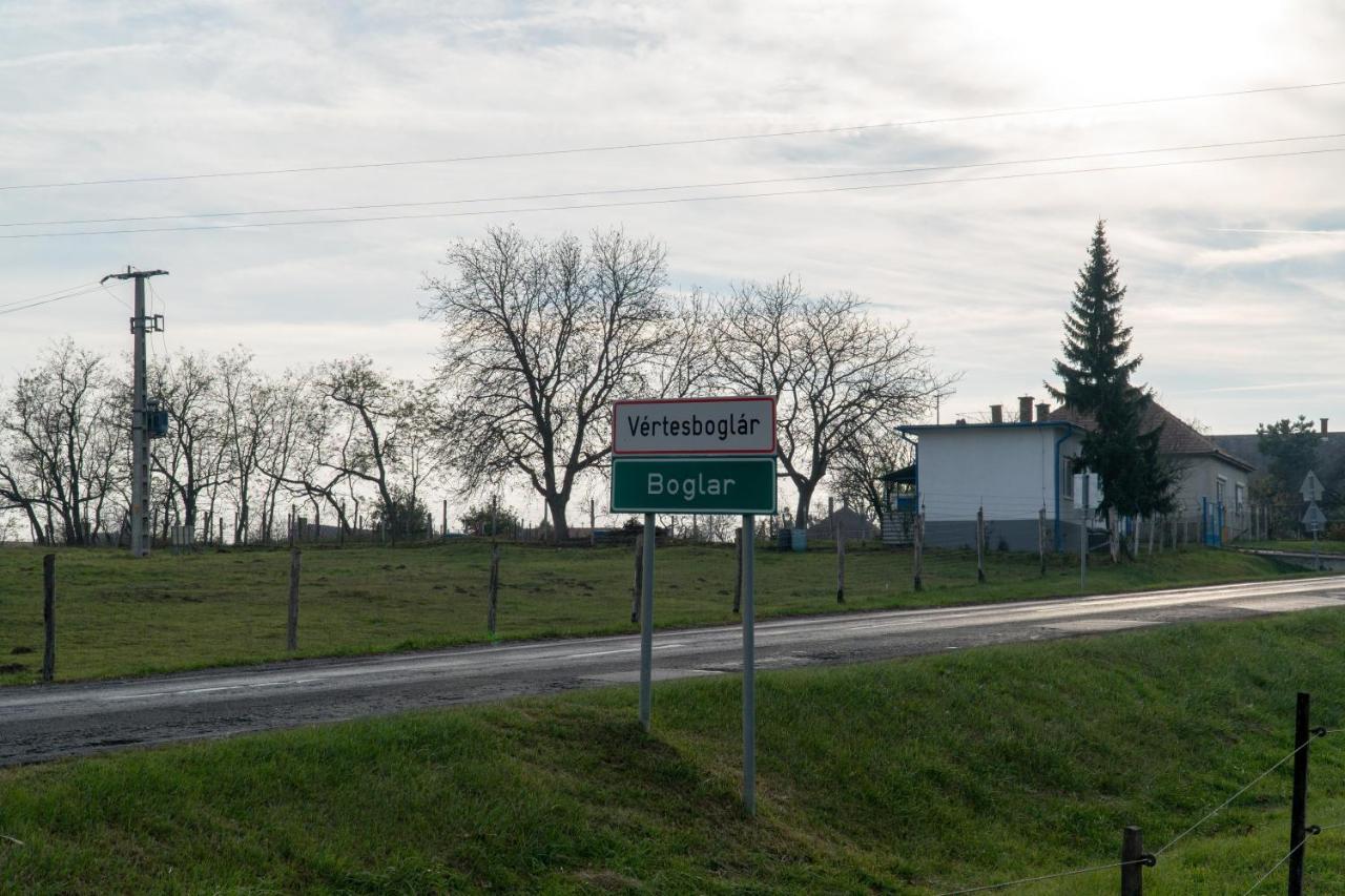 Kun Pista Vendégház Vertesboglar Exteriér fotografie